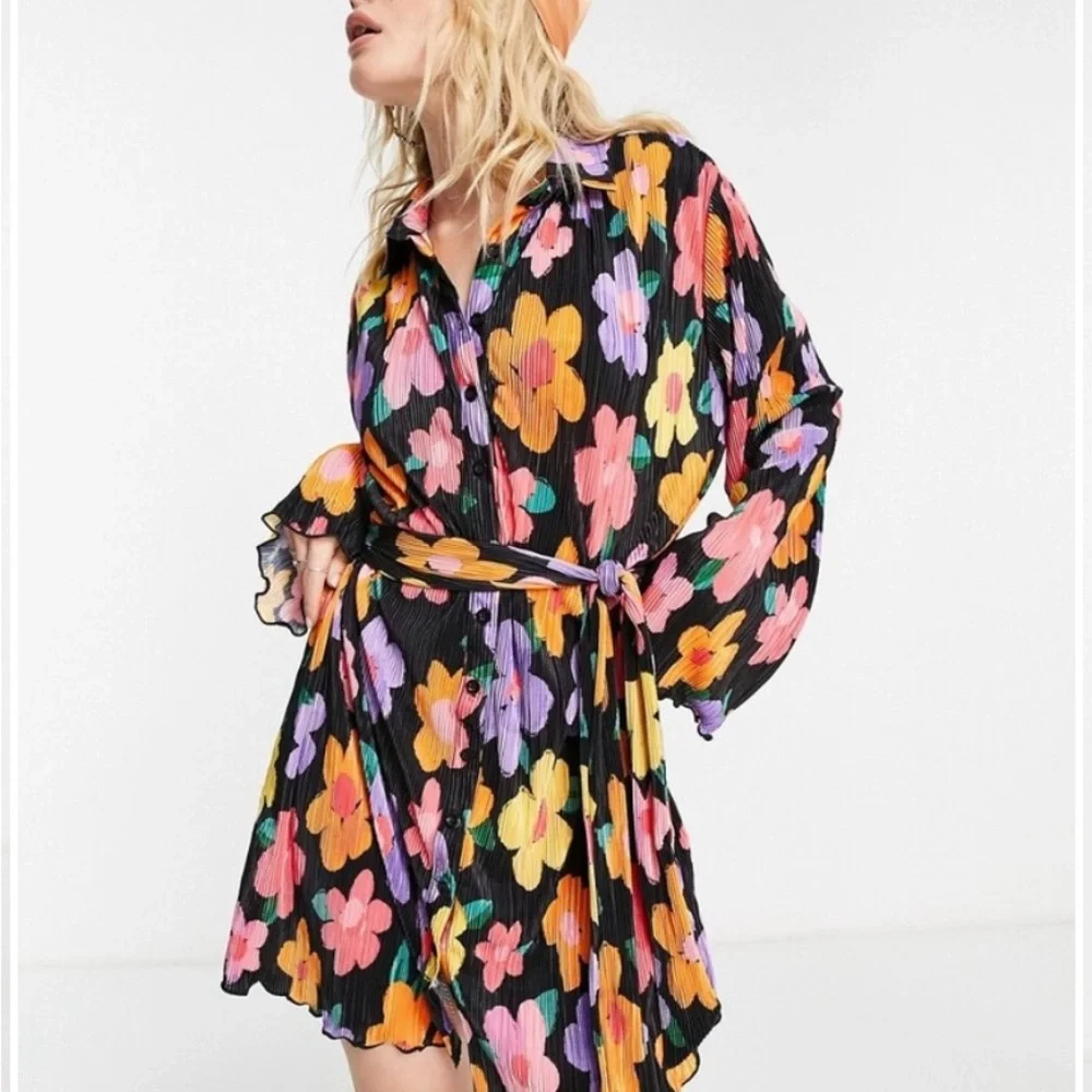 Peppermayo plisse contrast collar shirt dress in floral print - Picture 3 of 6